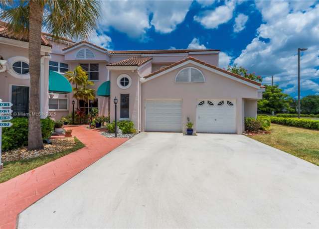 Property at 14901 SW 15th St #14901, Pembroke Pines, FL 33027, 3 beds, 2.5 baths