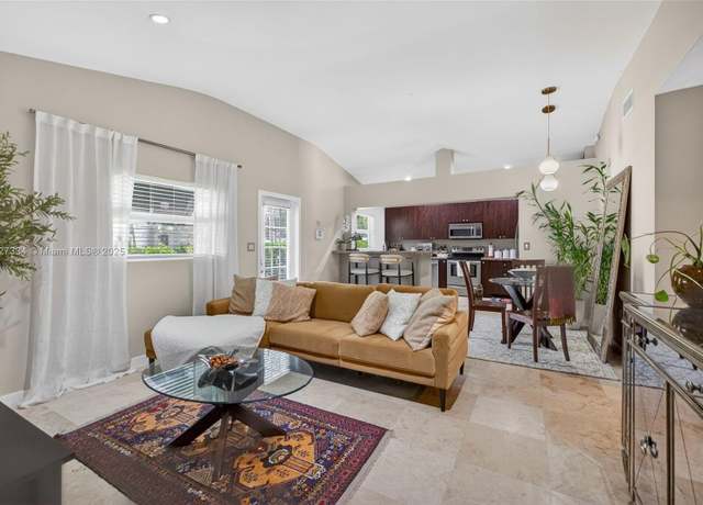 Property at 510 SW 19th St, Fort Lauderdale, FL 33315, 3 beds, 2 baths