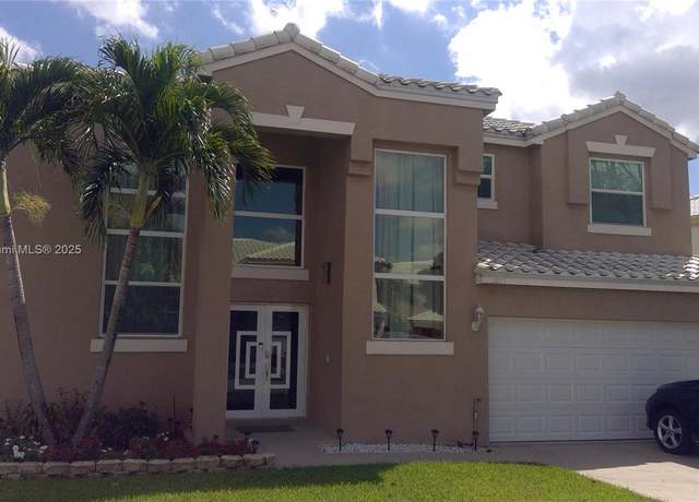 Property at 1071 SW 101st Ter, Pembroke Pines, FL 33025, 3 beds, 2.5 baths
