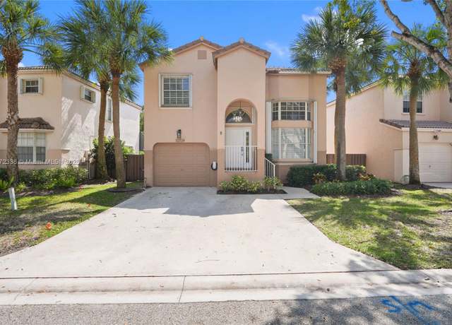 Property at 10724 NW 12th Mnr, Plantation, FL 33322, 3 beds, 2.5 baths