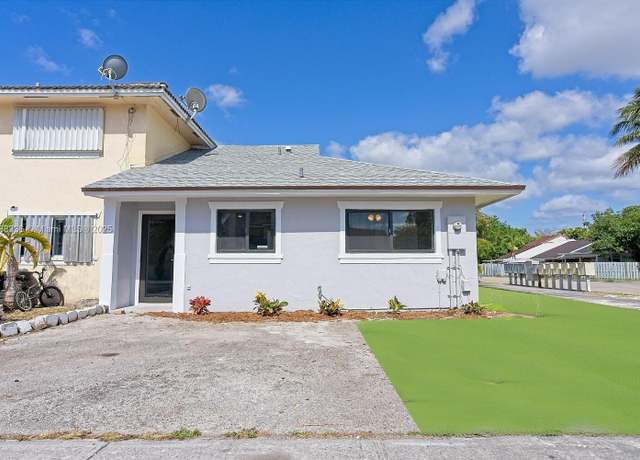 Property at 1062 SE 13th Ave, Homestead, FL 33035, 2 beds, 2 baths