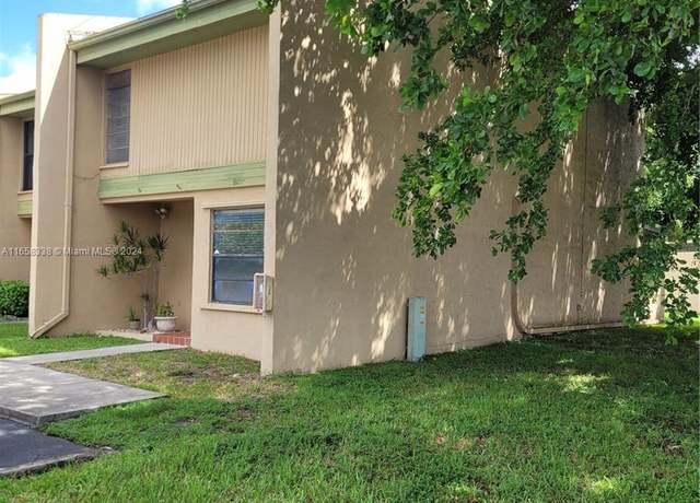 Property at 9521 NW 14th Ct #212, Pembroke Pines, FL 33024, 3 beds, 2.5 baths