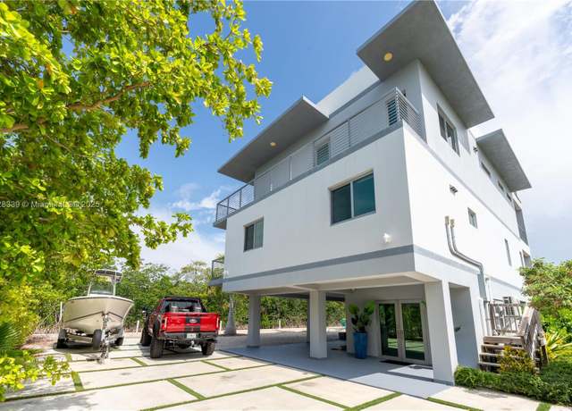 Property at 475 Bahia Honda Rd, Key Largo, FL 33037, 5 beds, 3.5 baths