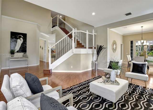 Property at 1781 Harbor Pointe Cir, Weston, FL 33327, 5 beds, 5 baths