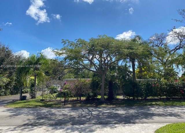 Property at 11624 SW 93rd St, Miami, FL 33176, 4 beds, 2 baths