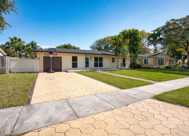 Property at 18033 SW 89th Pl, Palmetto Bay, FL 33157, 2 beds, 1 bath