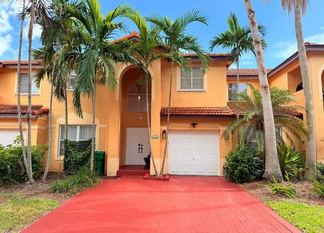 Property at 14064 S Forest Oak Cir, Davie, FL 33325, 4 beds, 2.5 baths
