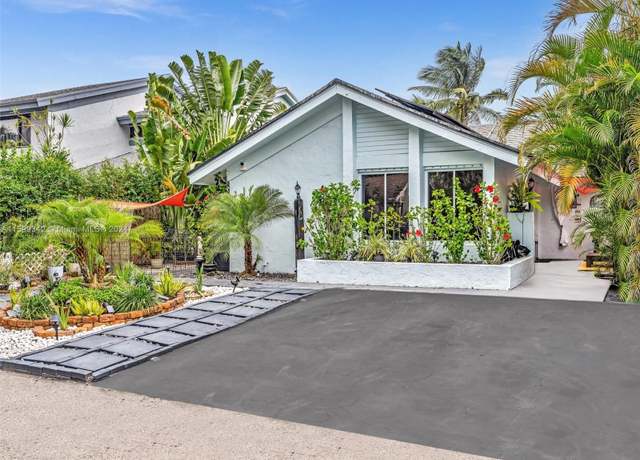 Property at 3960 SW 84th Ter, Davie, FL 33328, 3 beds, 2 baths