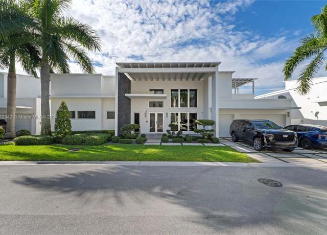Property at 8256 NW 34th Dr, Doral, FL 33122, 5 beds, 6 baths