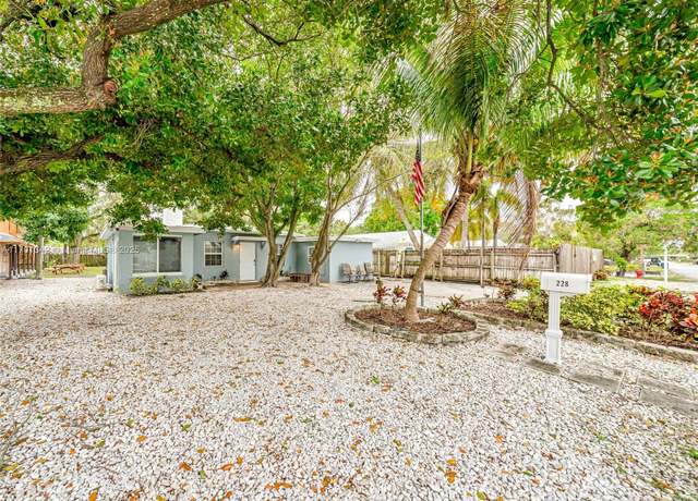 Property at 228 SW 14th Ct, Fort Lauderdale, FL 33315, 3 beds, 1 bath