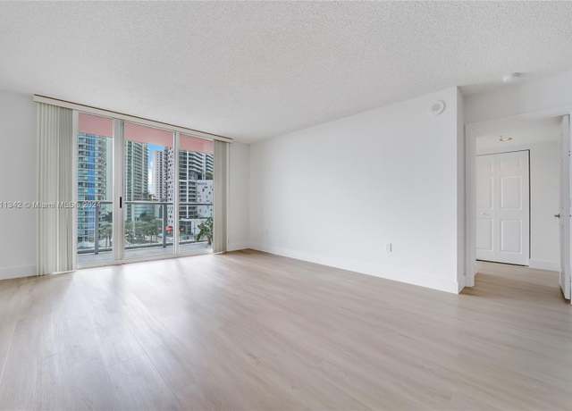 Property at 1155 Brickell Bay Dr #609, Miami, FL 33131, 2 beds, 2 baths