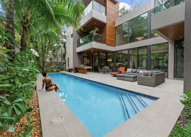 Property at 2803 Crystal Ct, Coconut Grove, FL 33133, 5 beds, 5.5 baths