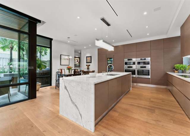 Property at 2803 Crystal Ct, Coconut Grove, FL 33133, 5 beds, 5 baths
