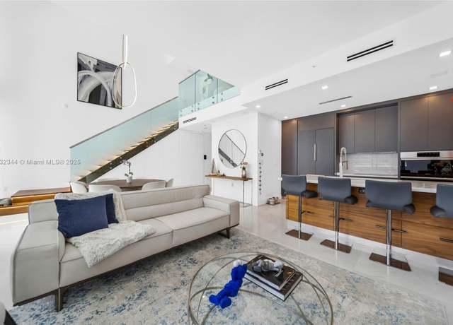 Property at 200 Biscayne Boulevard Way #1406, Miami, FL 33131, 3 beds, 2.5 baths