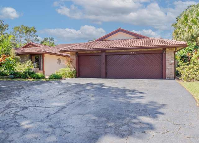 Property at 940 NW 110th Ln, Coral Springs, FL 33071, 4 beds, 3 baths