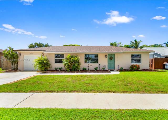 Property at 9342 Gettysburg Rd, Boca Raton, FL 33434, 3 beds, 2 baths