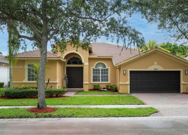 Property at 4149 E Gardenia Ave, Weston, FL 33332, 4 beds, 3 baths