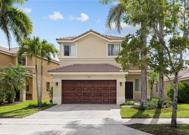 Property at 1199 Golden Cane Dr, Weston, FL 33327, 5 beds, 2.5 baths