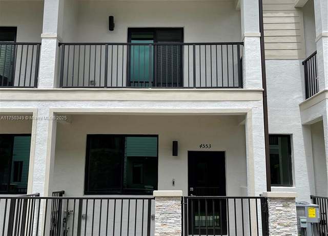 Property at 4553 NW 83rd Path #4553, Doral, FL 33166, 3 beds, 2.5 baths
