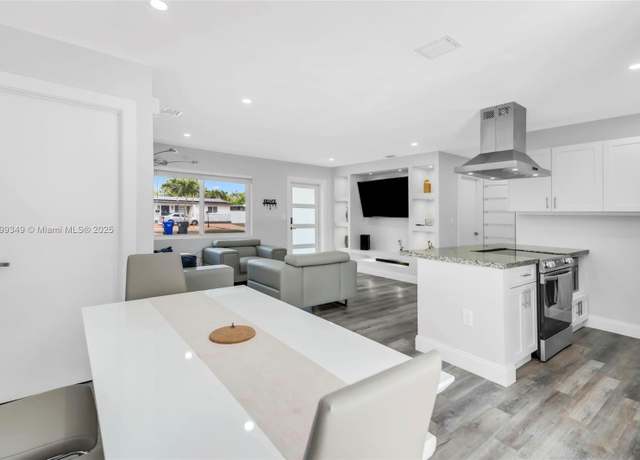 Property at 330 N 70th Ave, Hollywood, FL 33024, 3 beds, 2 baths