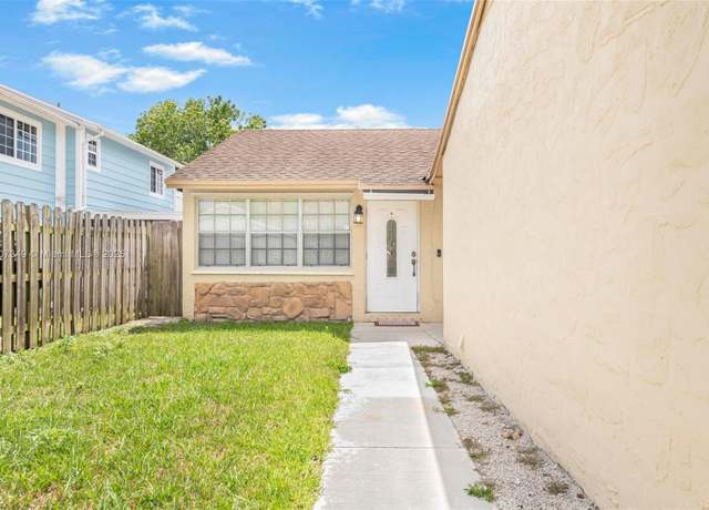 Property at 1356 Pelican Ct, Homestead, FL 33035, 3 beds, 2 baths