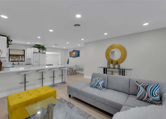 Property at 301 SE 1st Ter, Pompano Beach, FL 33060, 3 beds, 2 baths