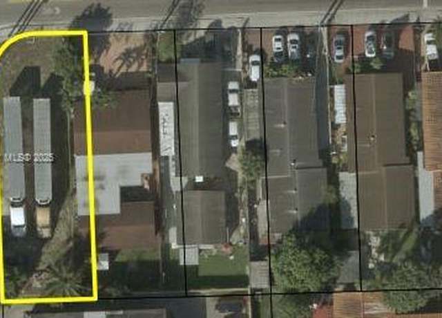 Property at 902 SE 8th St, Hialeah, FL 33010