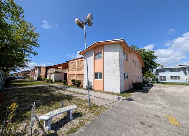 Property at 19080 NE 3rd Ct #311, Miami, FL 33179, 1 bed, 1.5 baths