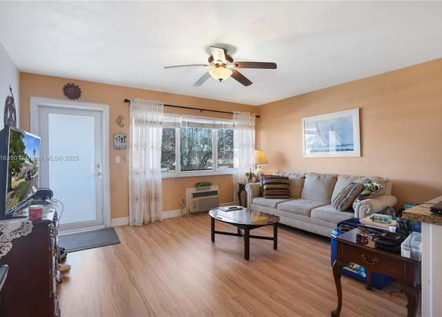 Property at 1000 SW 11th Ave Unit 17E, Hallandale Beach, FL 33009, 1 bed, 1 bath