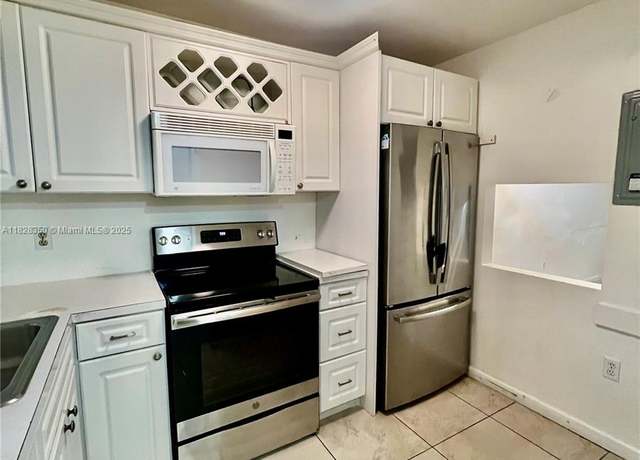 Property at 8460 Sunrise Lakes Blvd #112, Sunrise, FL 33322, 2 beds, 2 baths