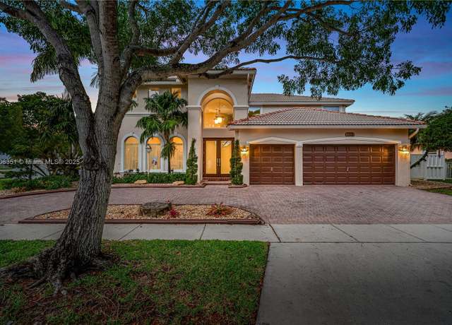 Property at 1824 NW 139th Ave, Pembroke Pines, FL 33028, 4 beds, 3.5 baths