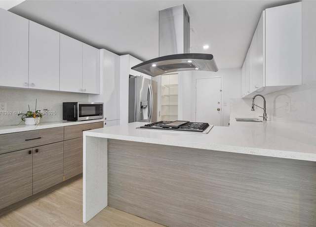 Property at 700 Biltmore Way #402, Coral Gables, FL 33134, 1 bed, 1 bath
