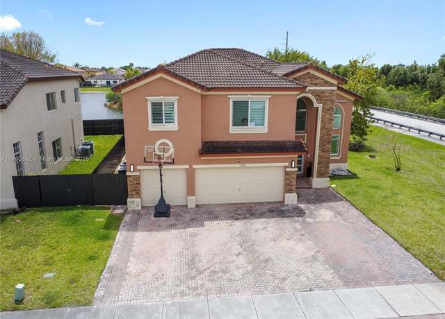 Property at 15662 SW 8th Ln, Miami, FL 33194, 6 beds, 3 baths