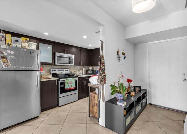 Property at 9363 Fontainebleau Blvd Unit H207, Miami, FL 33172, 1 bed, 1.5 baths