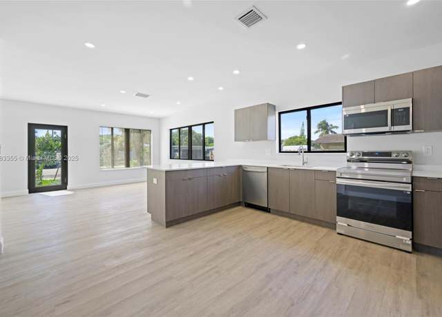 Property at 349 NW 40th St #201, Oakland Park, FL 33309, 2 beds, 2 baths
