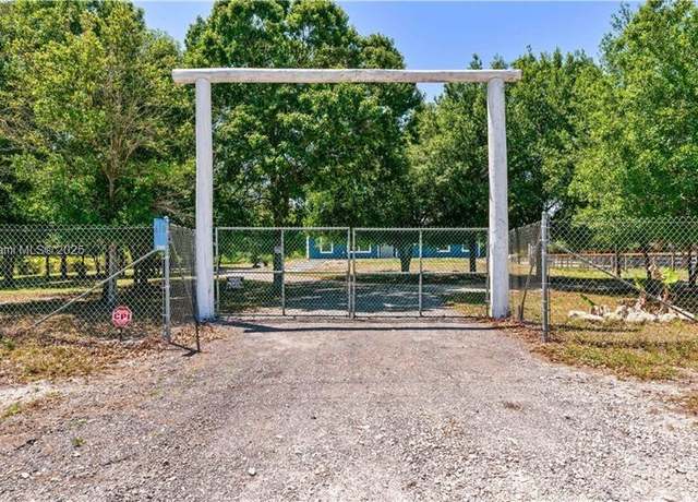 Property at 630 N Willow St, Clewiston, FL 33440, 2 beds, 1 bath