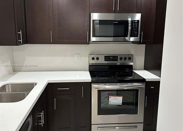 Property at 658 NE 195th St, Miami, FL 33179, 3 beds, 2.5 baths