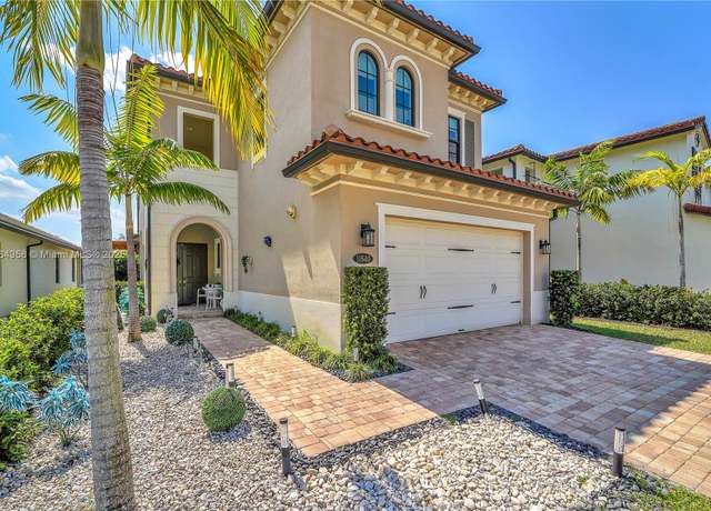 Property at 11840 SW 13th Ct, Pembroke Pines, FL 33025, 4 beds, 3 baths