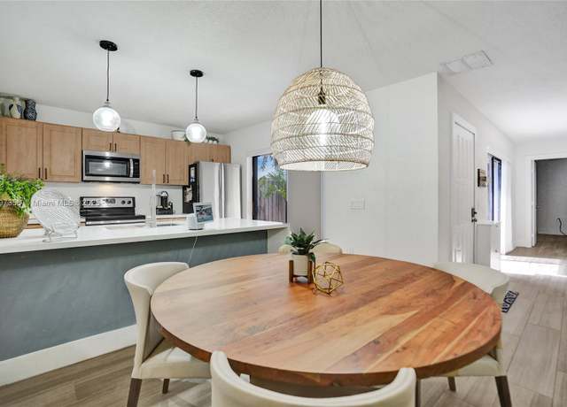 Property at 9136A SW 20th Pl, Davie, FL 33324, 3 beds, 2.5 baths