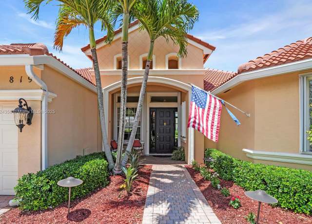 Property at 819 SW Bromelia Ter, Stuart, FL 34997, 4 beds, 3 baths