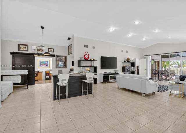 Property at 10344 Sunset Bend Dr, Boca Raton, FL 33428, 2 beds, 2 baths