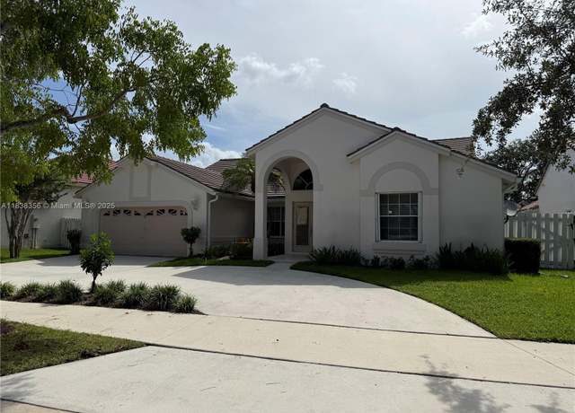 Property at 794 Lake Blvd, Weston, FL 33326, 5 beds, 3 baths
