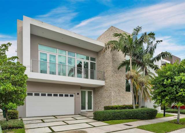 Property at 10573 NW 67th Ter, Doral, FL 33178, 5 beds, 5.5 baths