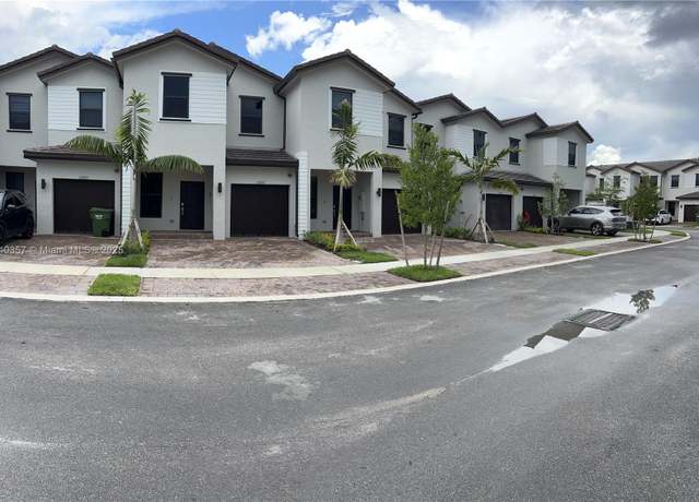 Property at 257 SW 159 Ct, Pembroke Pines, FL 33027, 3 beds, 2.5 baths