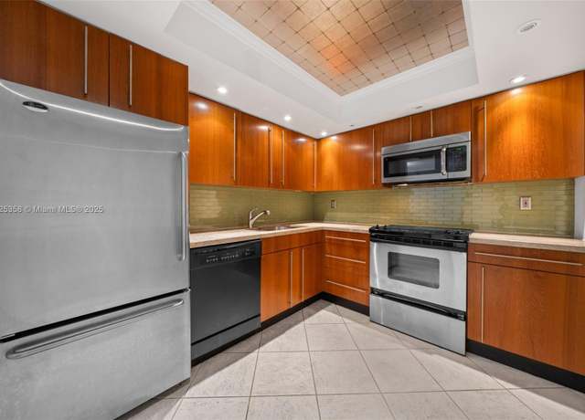 Property at 1775 Washington Ave Unit 4G, Miami Beach, FL 33139, 2 beds, 2 baths