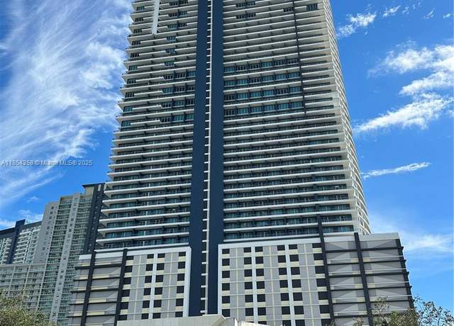 Property at 60 SW 13th St #3207, Miami, FL 33130, 1 bed, 1.5 baths