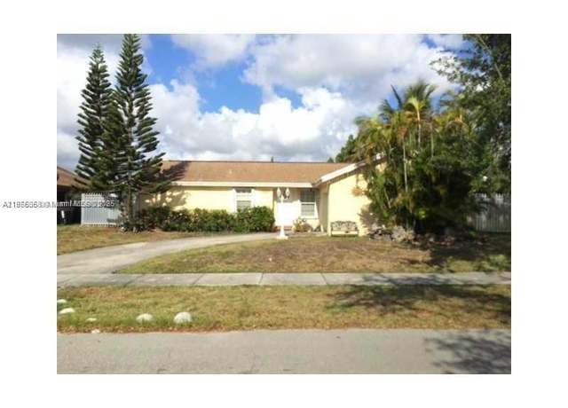 Property at 15640 SW 113 Ave, Miami, FL 33157, 2 beds, 2 baths