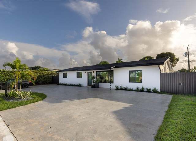 Property at 10854 SW 68th Dr, Miami, FL 33173, 5 beds, 3 baths