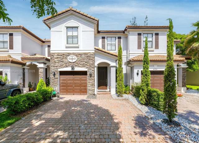 Property at 8780 NW 116th Path, Doral, FL 33178, 4 beds, 2.5 baths