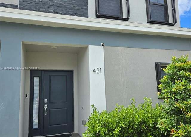 Property at 528 NE 1st Dr, Homestead, FL 33034, 3 beds, 2.5 baths